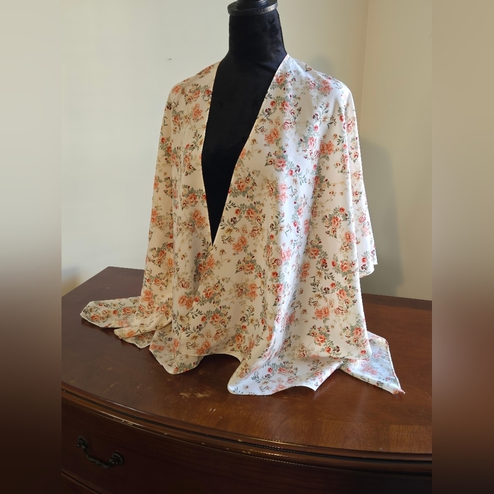 Marcus Adler New York One Size Floral Kimono - Picture 2 of 5